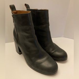 Gap Black Leather Zip Ankle Heeled Boots Women’s Size 9